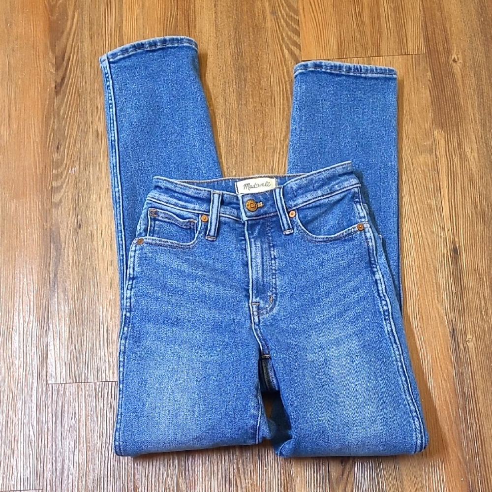 Madewell High Rise Blue Jeans Classic Fit used good condition.